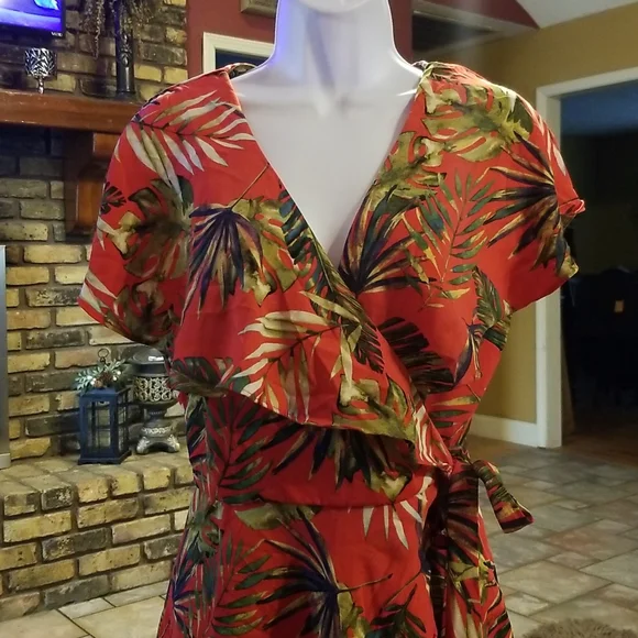 Sketchbook (boutique) wrap Romper with open back - Picture 2 of 10